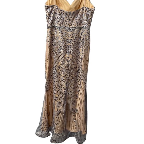 Royal Queen collection embellished gown dress size 12-14 - Picture 10 of 12